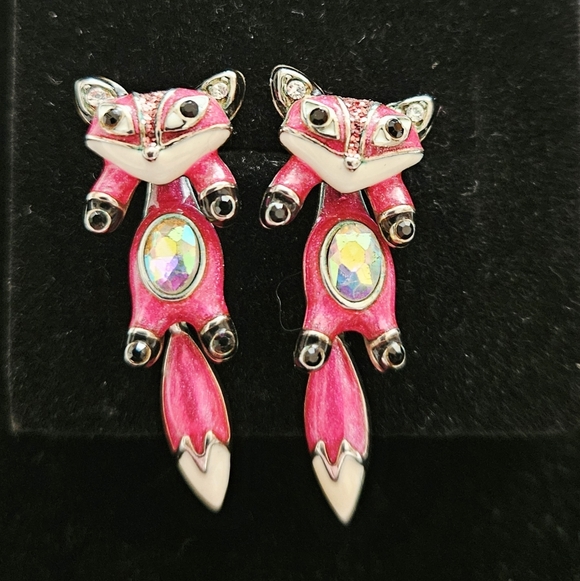 Betsey Johnson Pink Foxes With Dangling Tails & Rhinestones Earings 🦊✨️ - Picture 2 of 9